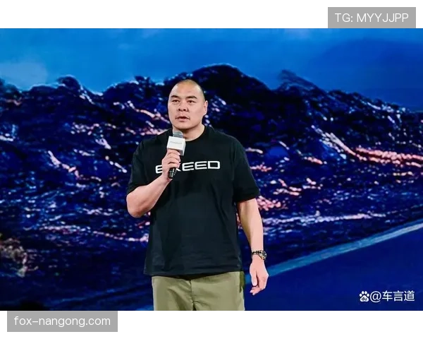 张志磊手拿外卖坐豪车，车里堆满名牌包，我这反差服了